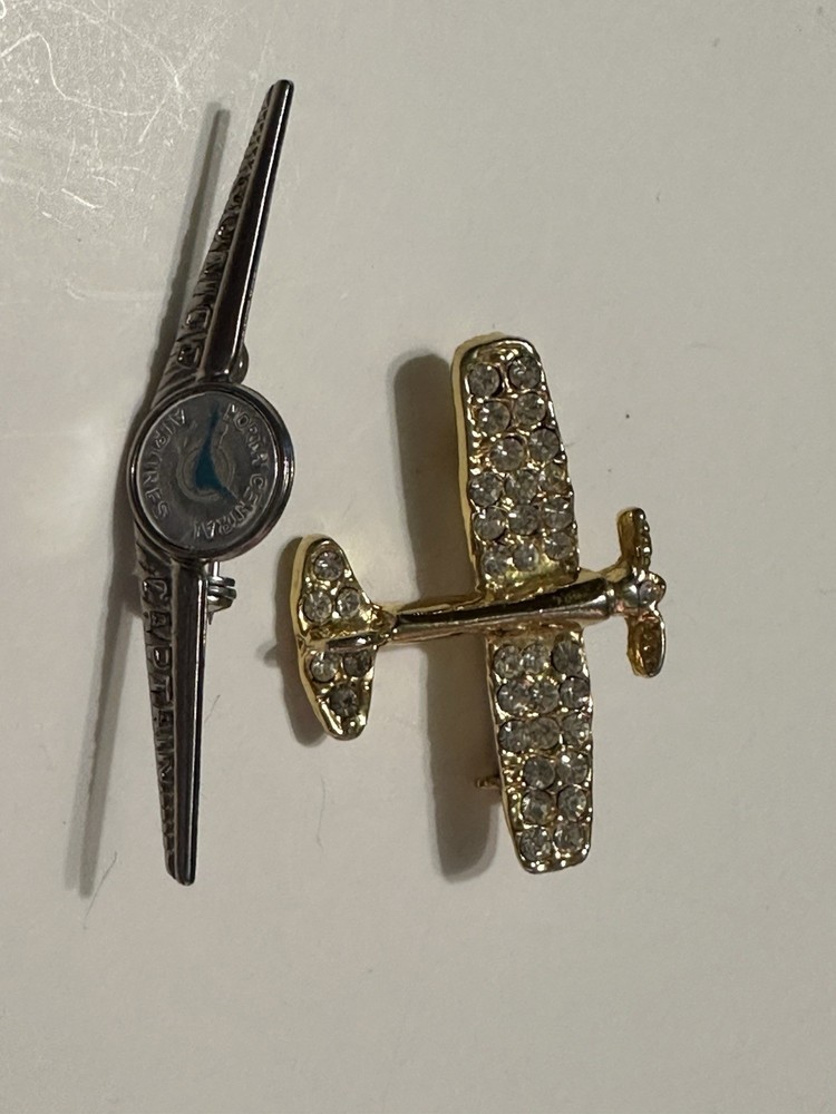 2 Airplane pins -preowned