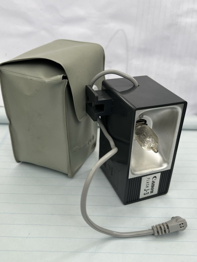 Canon Flash Unit — Model J-3 (Un Tested) With case