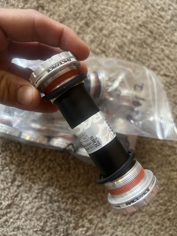 24mm RaceFace Team XC X-Type External Bottom Bracket: BSA 100mm BB Shell