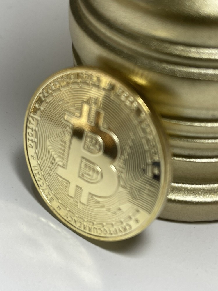 BITCOIN- Limited Edition Physical Coin with Display Case / Cryptocurrency￼