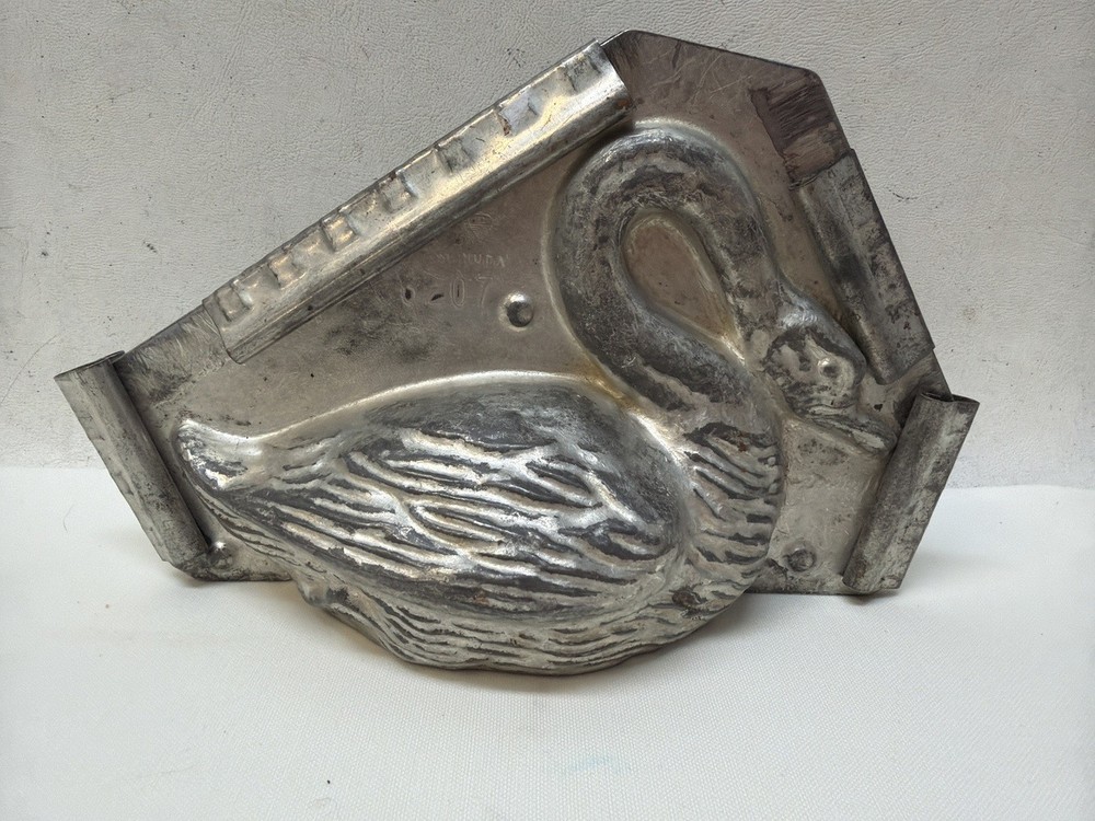 VINTAGE CHOCOLATE MOLD SWAN