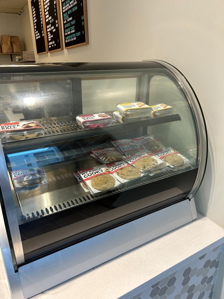 Vollrath 36" Curved Refrigerated Countertop Display Case - 120V