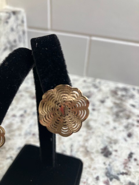 14K FILIGREE DISC EARRINGS EXCEPTIONALLY PRETTY