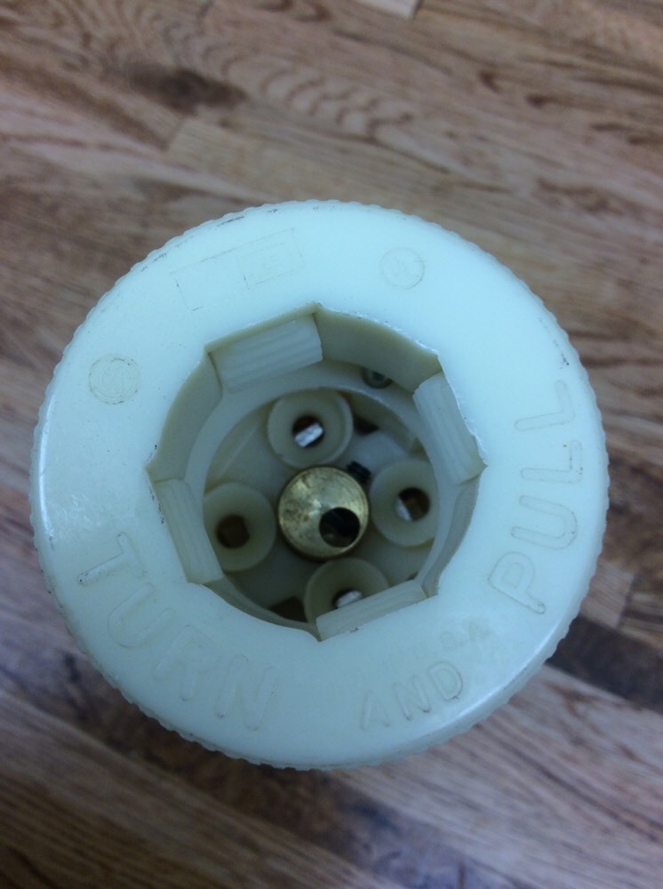 Bryant L21-20 120/208V 20A Plug