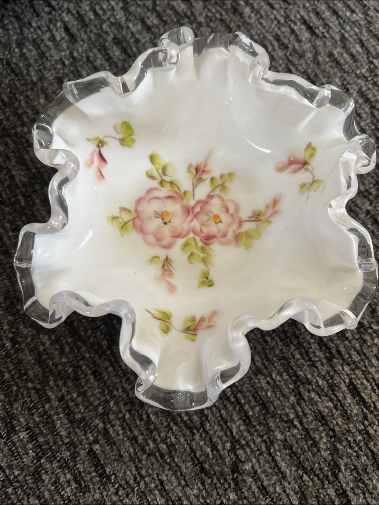 Fenton Handpainted Silvercrest Ruffle Bowl. 6"(E5)