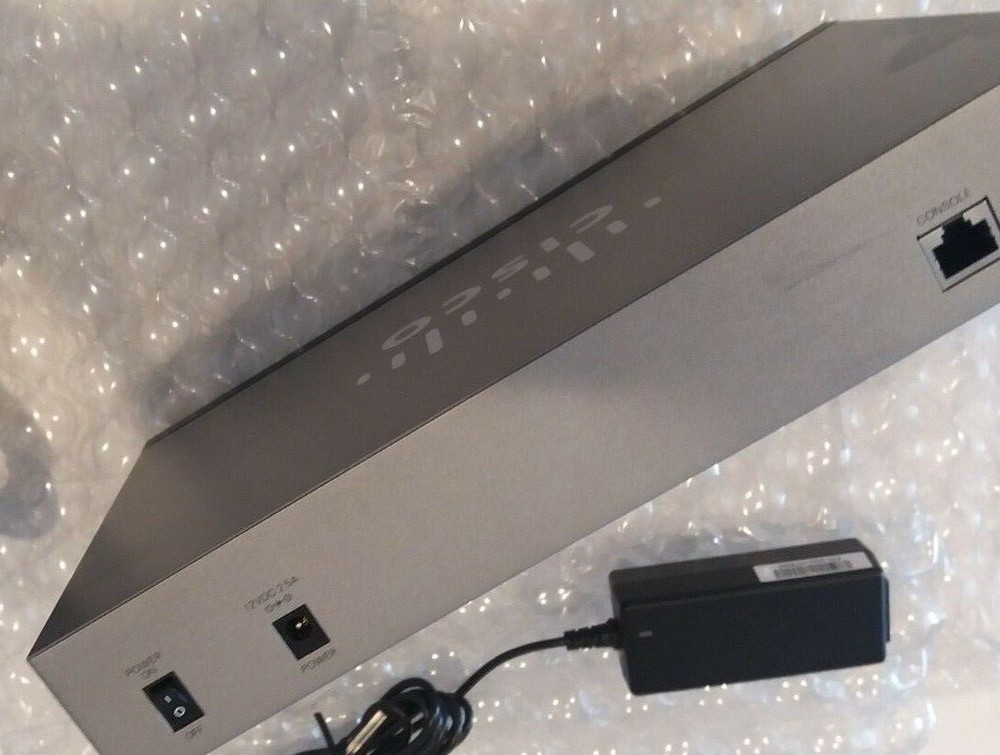 Cisco RV345 VPN ROUTER with power supply.