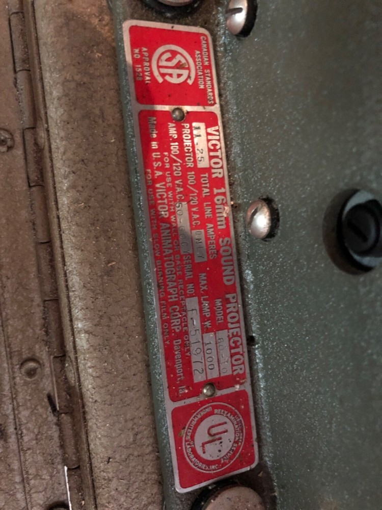 Victor 16mm Move Projector (Model 60) Works good !