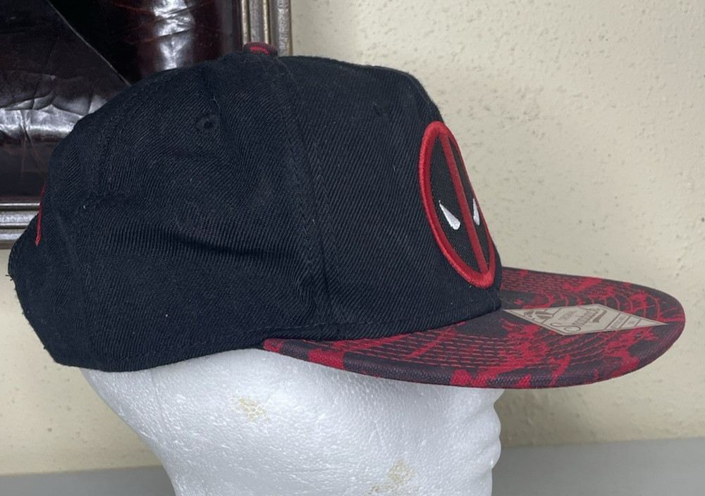 Marvel Comics Deadpool Bioworld Adjust Snapback Cap Hat Flat Bill Black Red OSFM