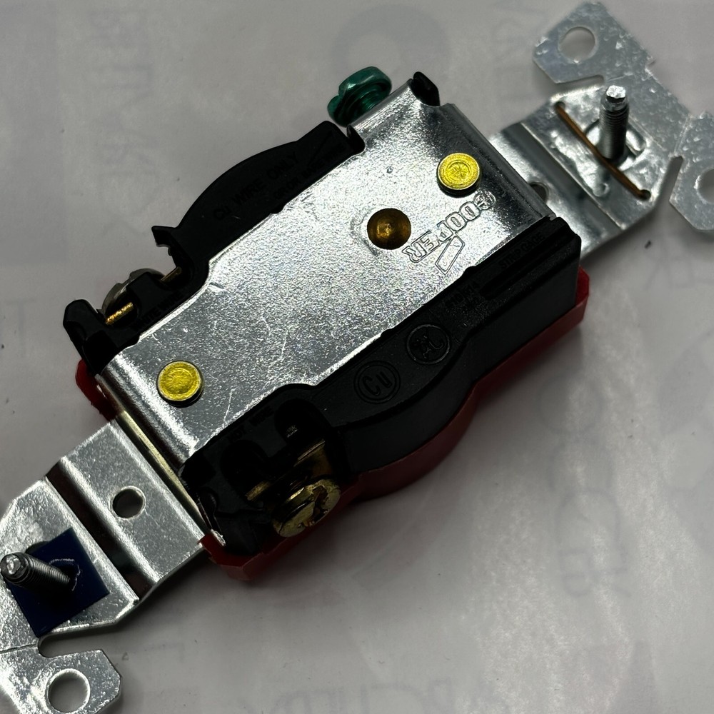COOPER 5261RD SINGLE RECEPTACLE 15 AMP, 125 VOLT ⭐
