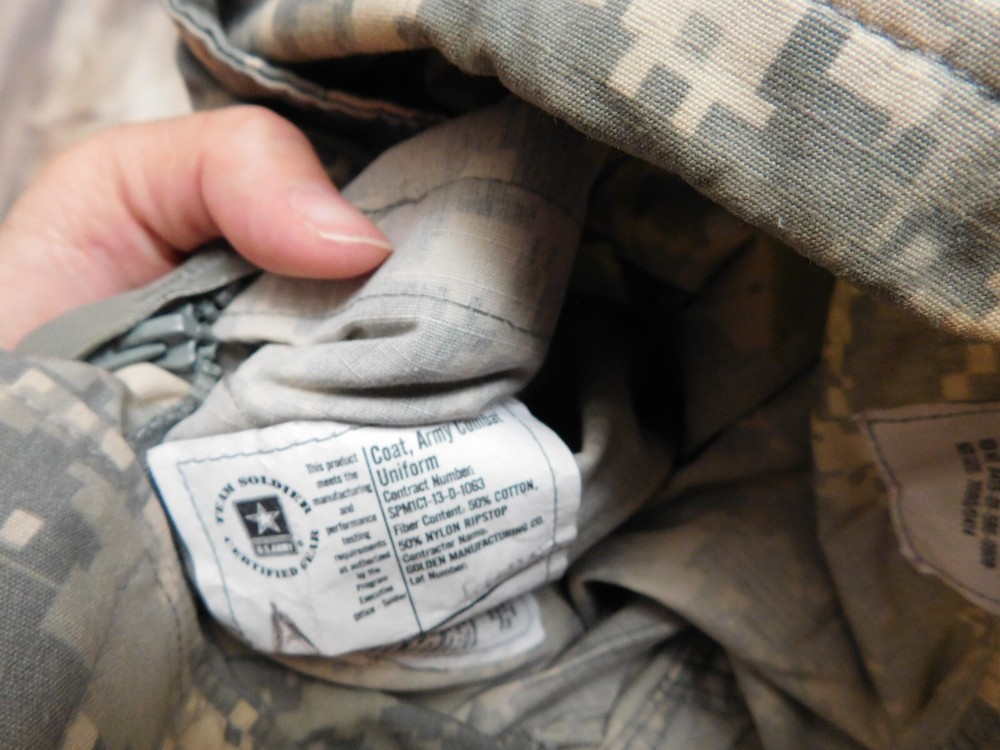 US ARMY ACU TOP COAT SIZE LARGE - REGULAR