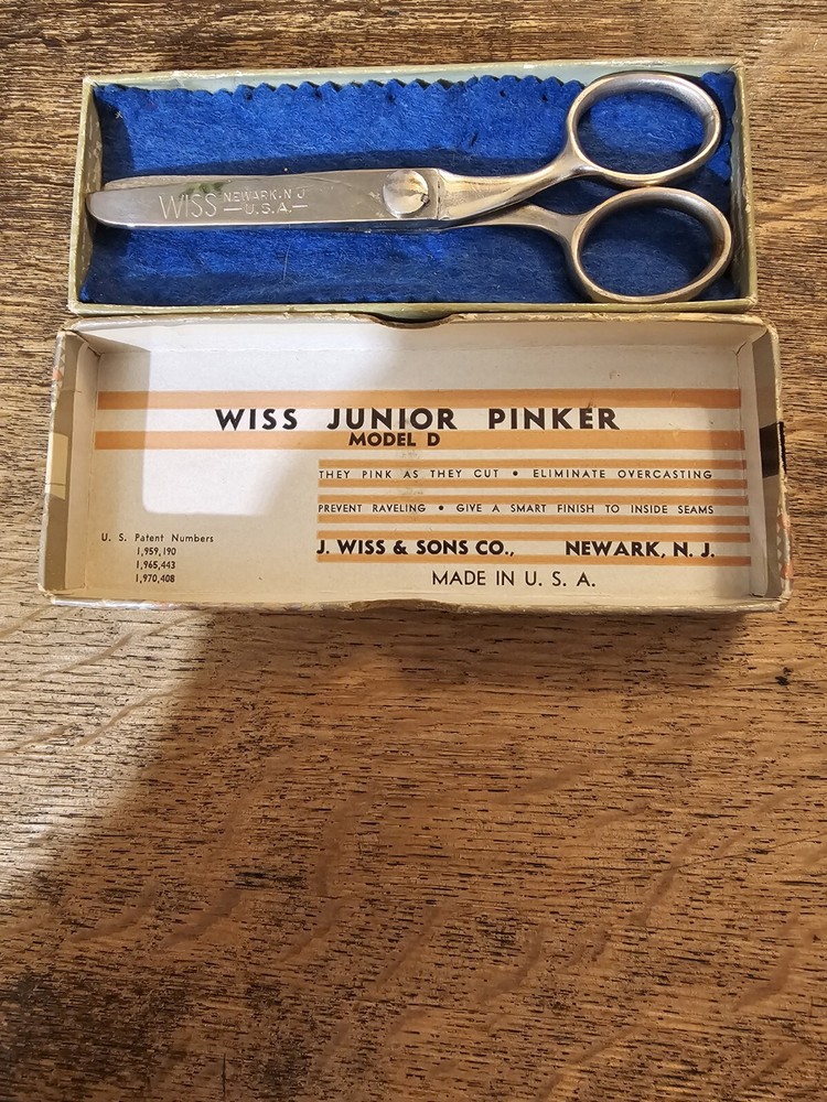Vintage WISS Junior Pinker Model D With Original Box (Bin3)