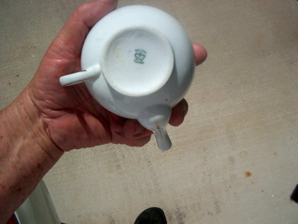 VINTAGE SICK CUP INVALID FEEDER VICTORIA AUSTRIA