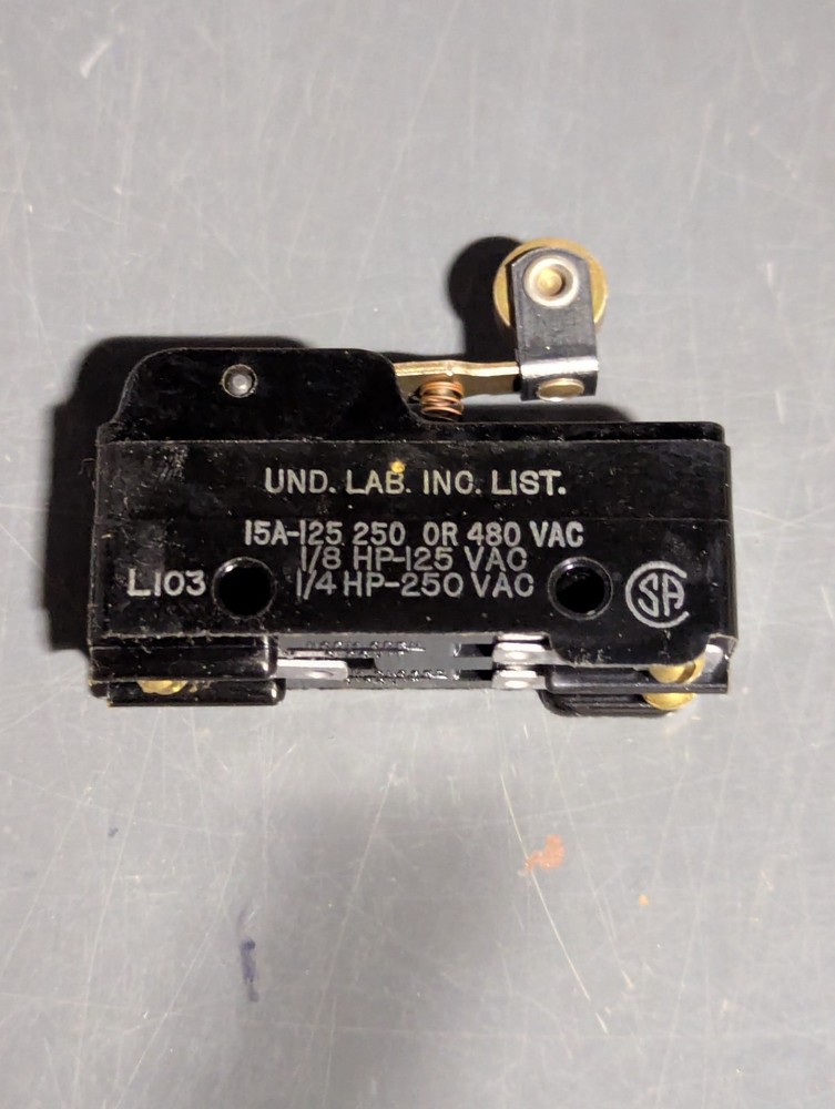 1 Micro Switch BZ-2RW822-A2 Roller Limit Switch NEW OLD STOCK