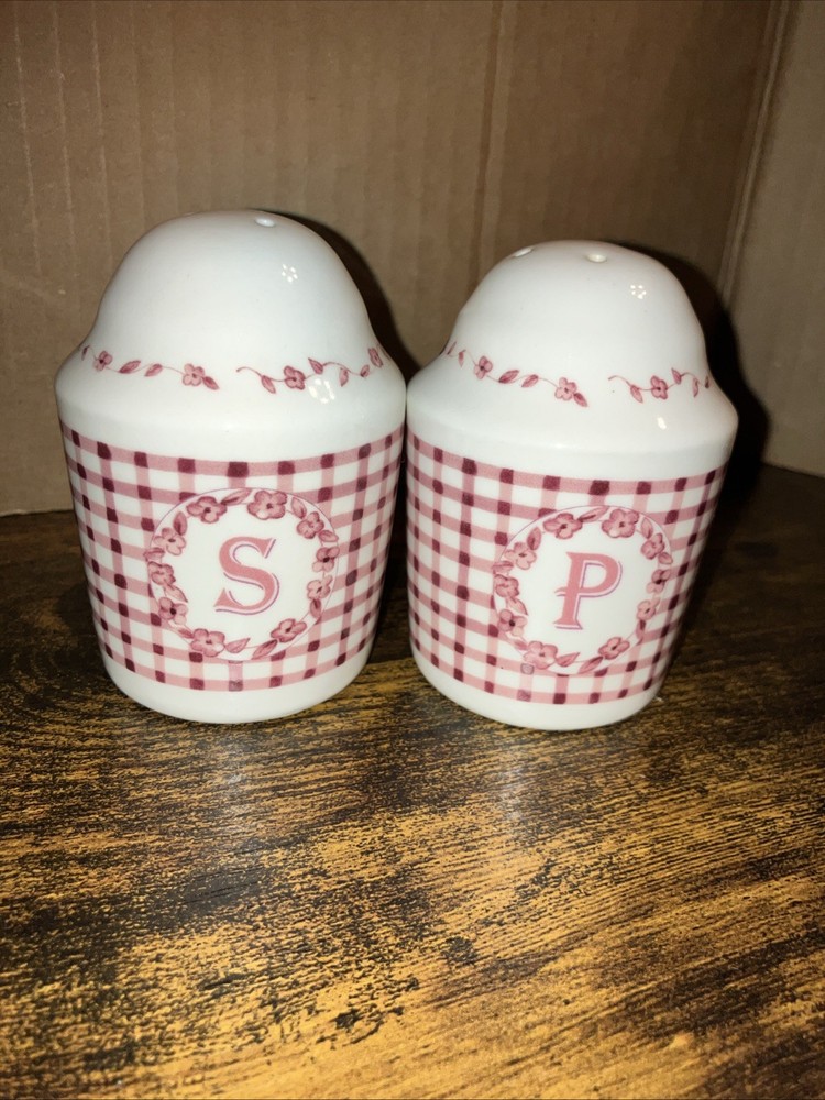 Pfaltzgraff "Delicious" Cranberry Salt & Pepper Set - 3.5”Tall