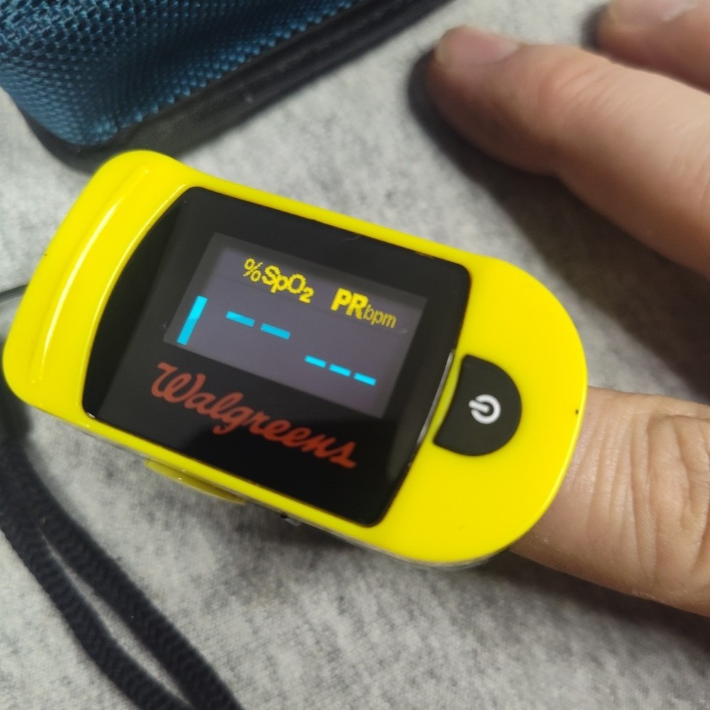 Walgreens Oxy Watch C20 Fingertip Pulse Oximeter w/ Case tested working