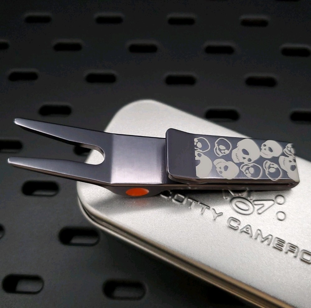 SCOTTY CAMERON 2013 HALLOWEEN SKULLS PIVOT TOOL