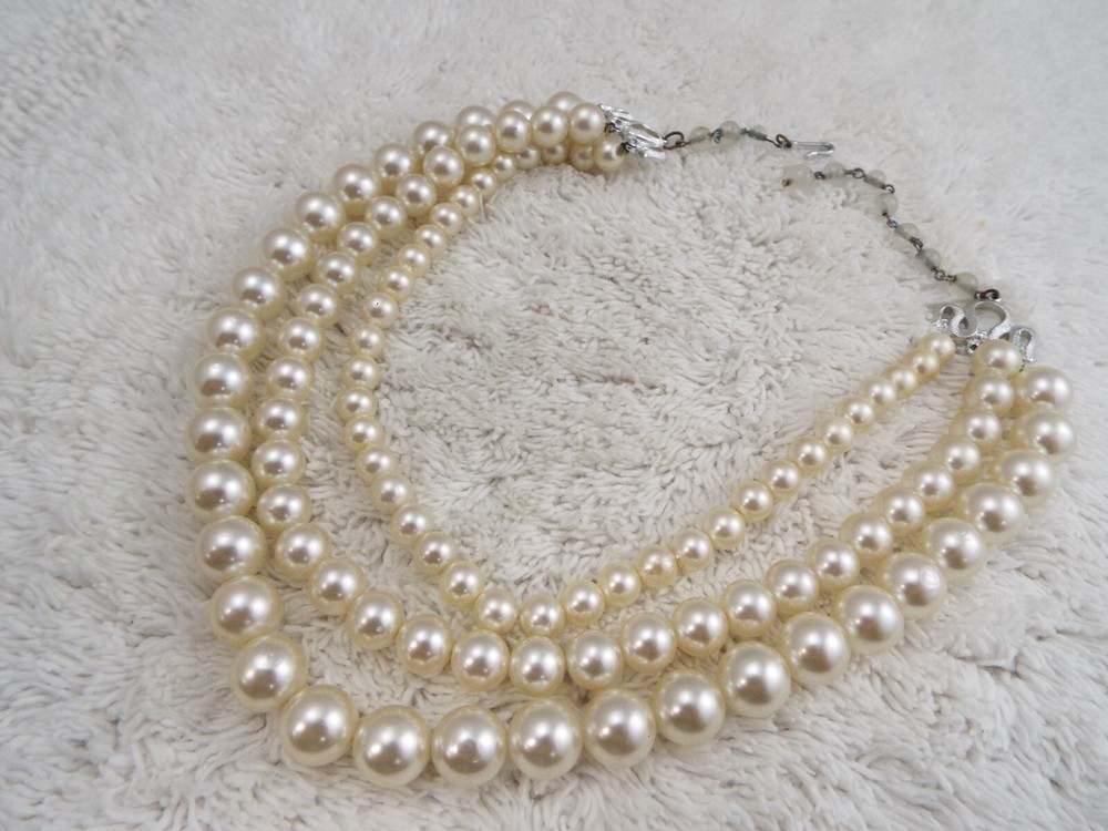 Three Strand White Bead Necklace (J11)