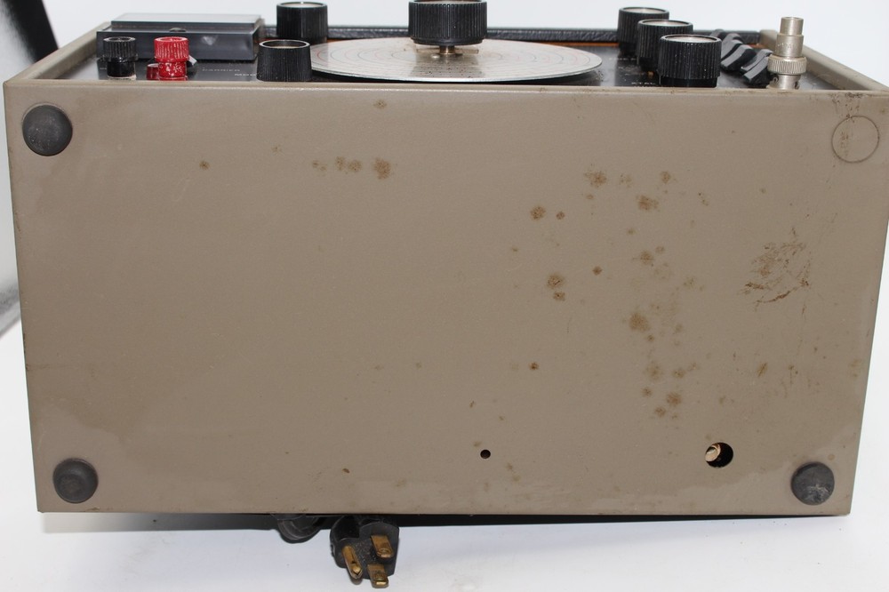 B&K Precision Solid State Model E-200D RF Signal Generator Parts Only Untested