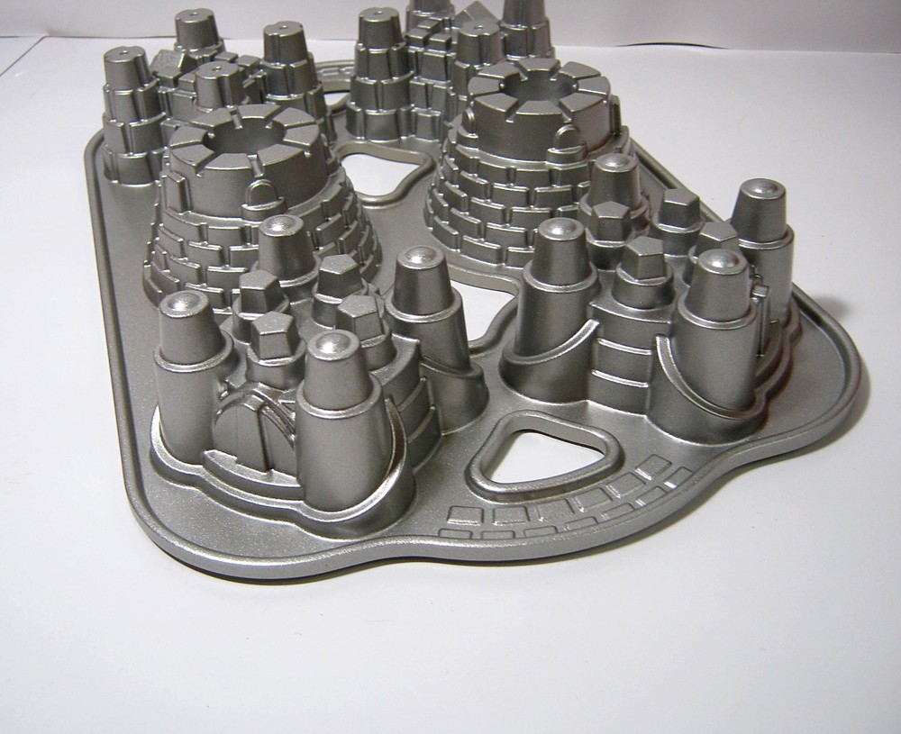 Nordic Ware 5 Cup Cakelett Cupcake Castle Non-Stick Pan