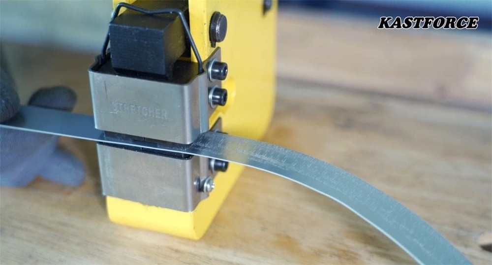 Versatile 2.5 inch Metal Shrinking and Stretching Machine for Precision Work