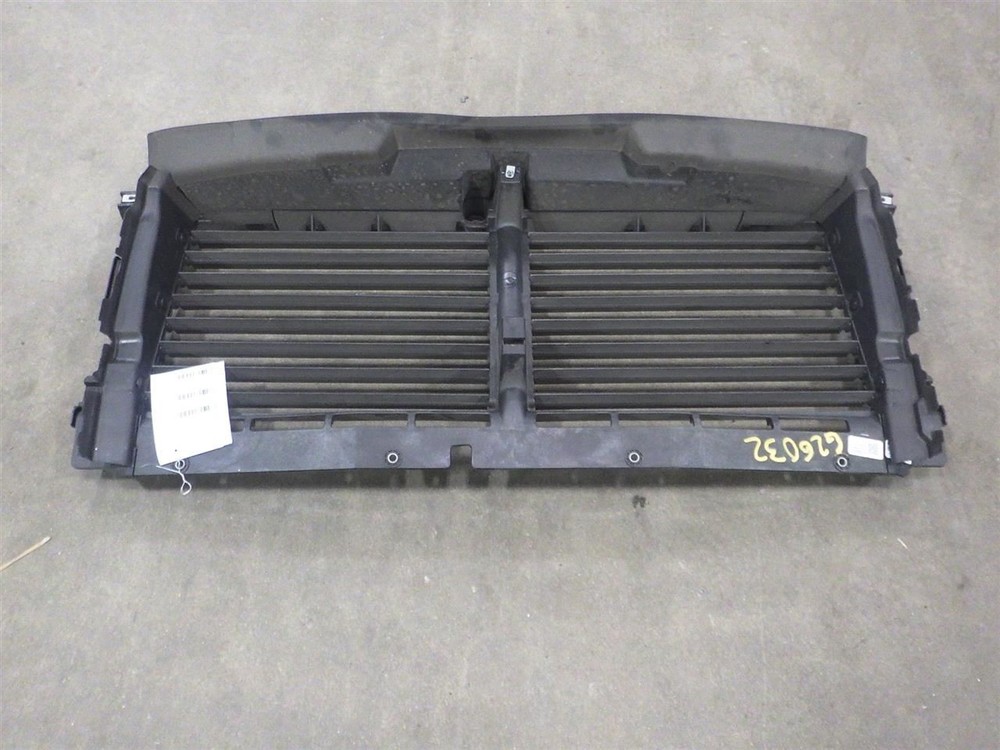2026 Sierra 1500 SLT Upper Air Shutter