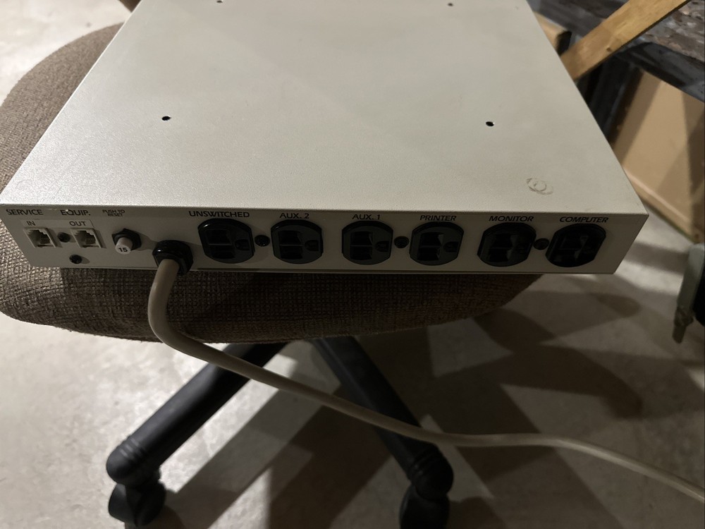 Tripp Lite CCI 6-12 Transient Voltage Surge Suppressor 6-Outlet Command Console