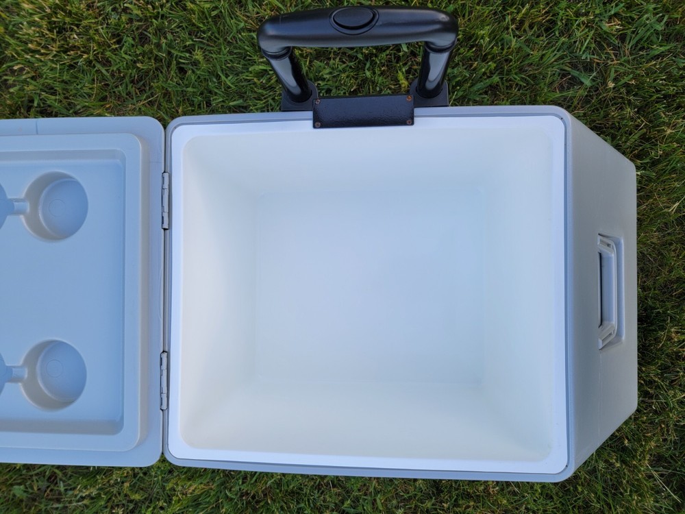 Coors Light Rolling Cooler 30" × 23" Pull & Side Handles Flip Top 4 Beer Holders
