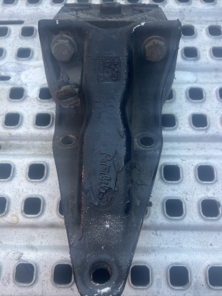 Peterbilt 387 Cab  SUPPORT ,MOUNT,  BRACKET  SUSPENSION MOUNT 20-25119