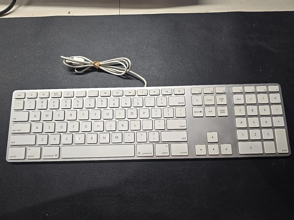 Keyboard Apple Silver,White Model:A1243 USB Wired –Free Shipping