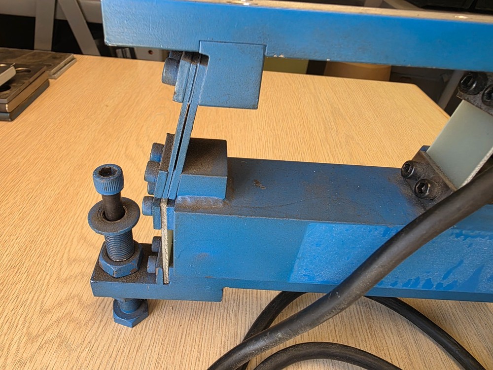 J&J Engineering 3-Post Mini Inline Driver, 120V