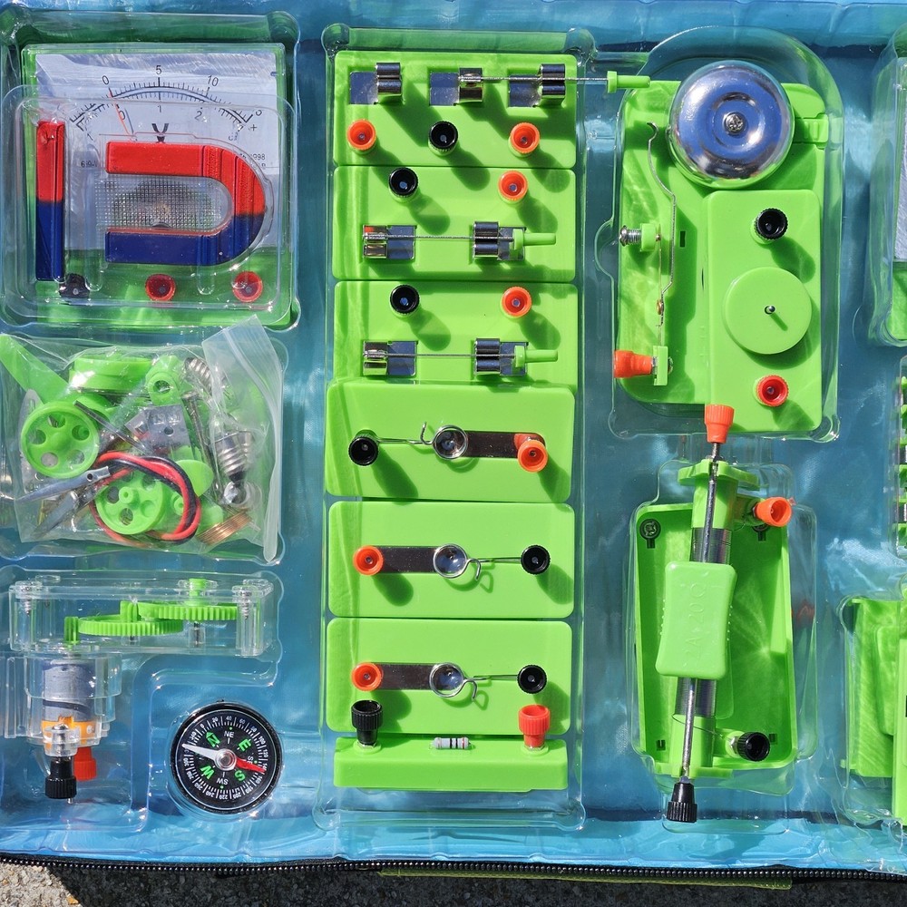 School Physics Labs Basic Electricity Discovery Circuit and Magnetism Experiment