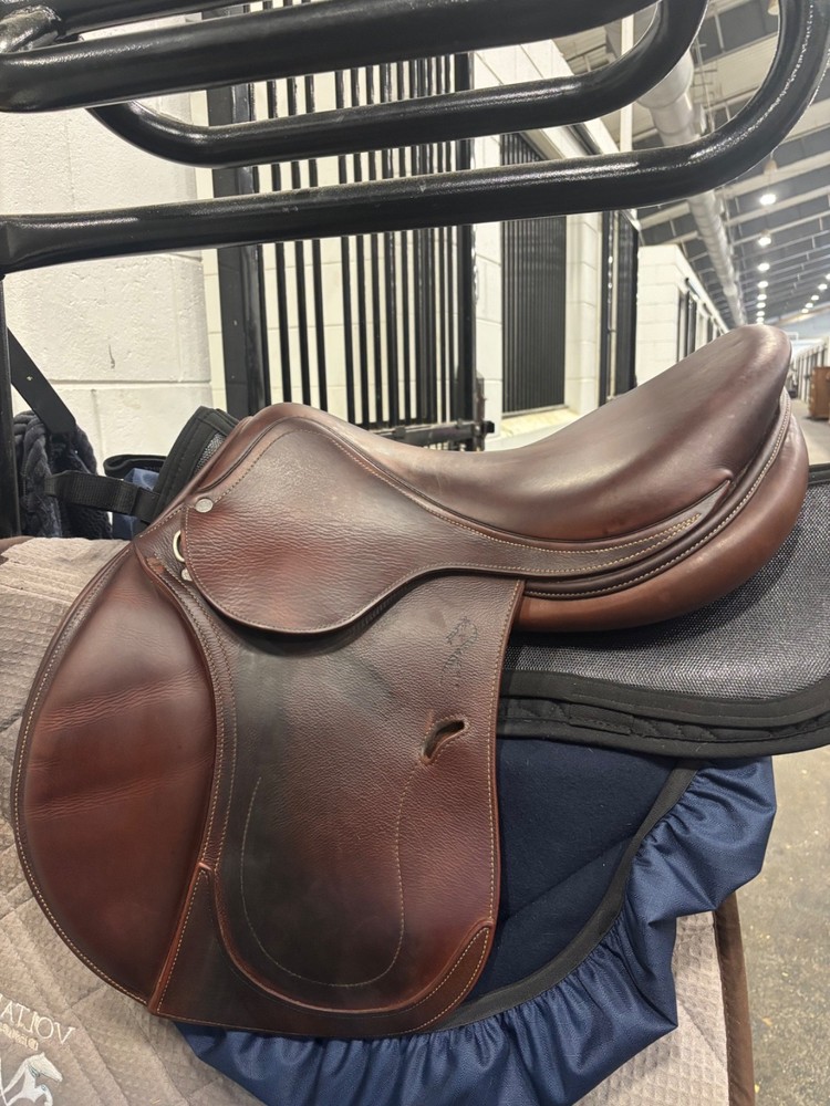 jumping saddle
