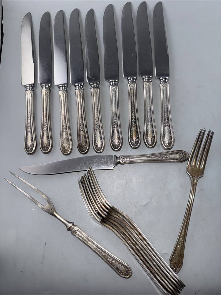 Oneida Community Plate Hampton Court  19 pc Silverplate Flatware Set