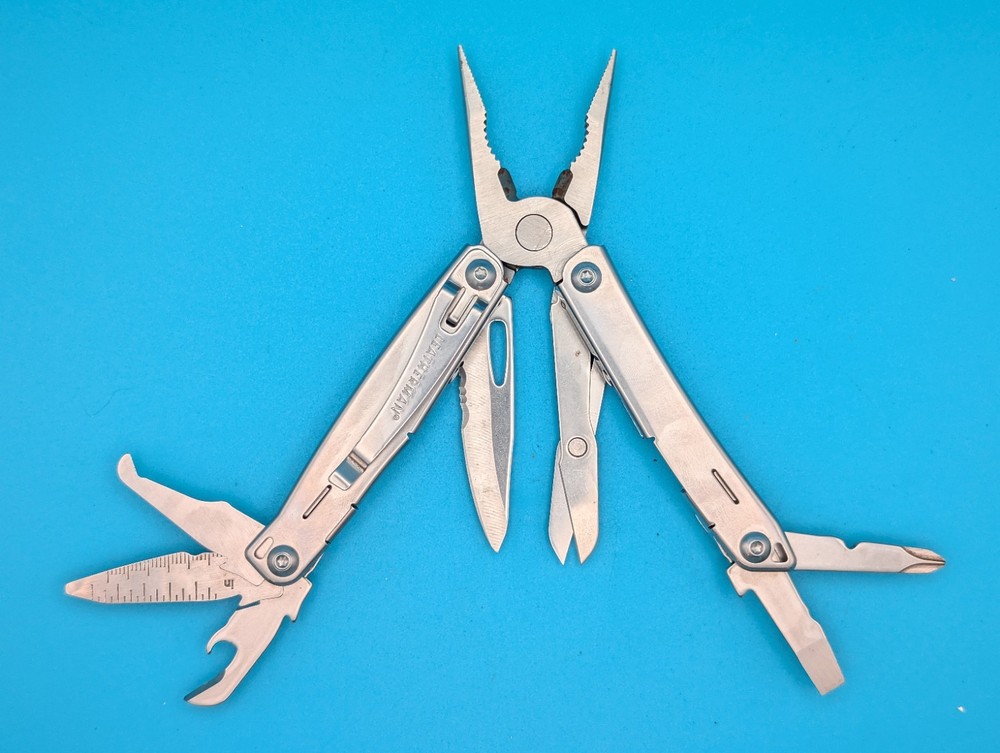 LEATHERMAN WINGMAN MULTI-TOOL! FAST SHIPPING!
