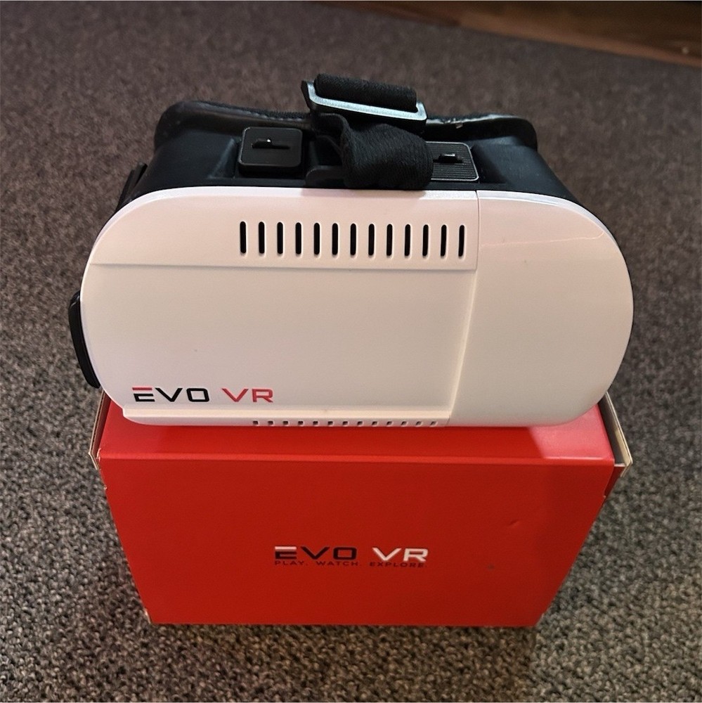 EVO VR Smartphone VR Headset White Black Plastic Virtual Reality