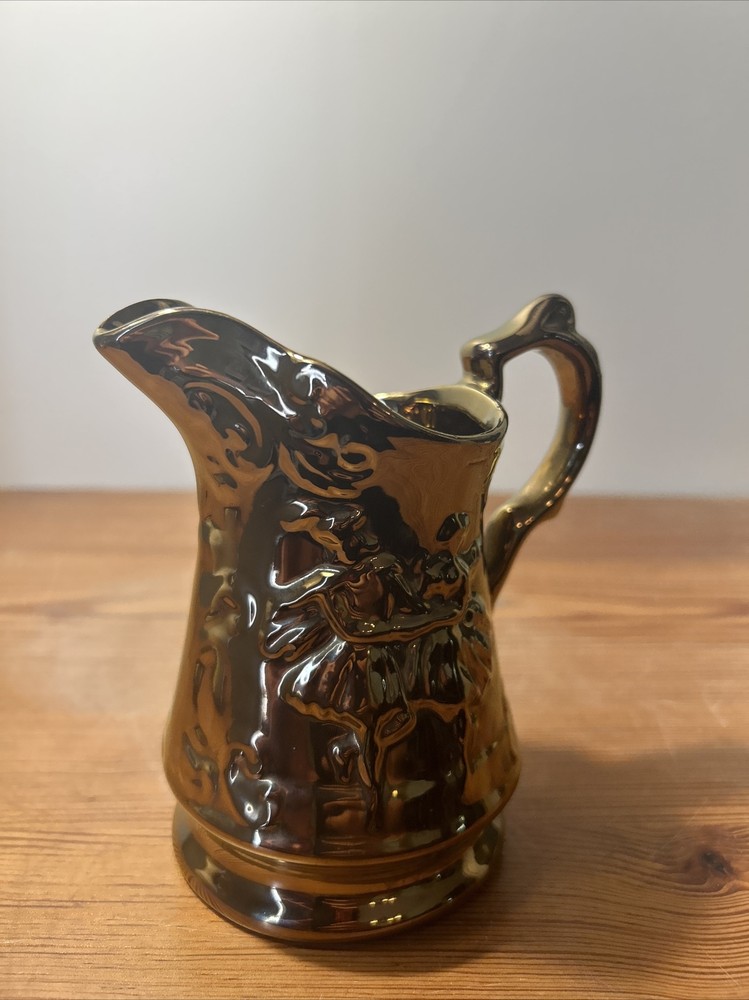 WADE ENGLAND GOLD COLORED CREAMER!  Chip on bottom