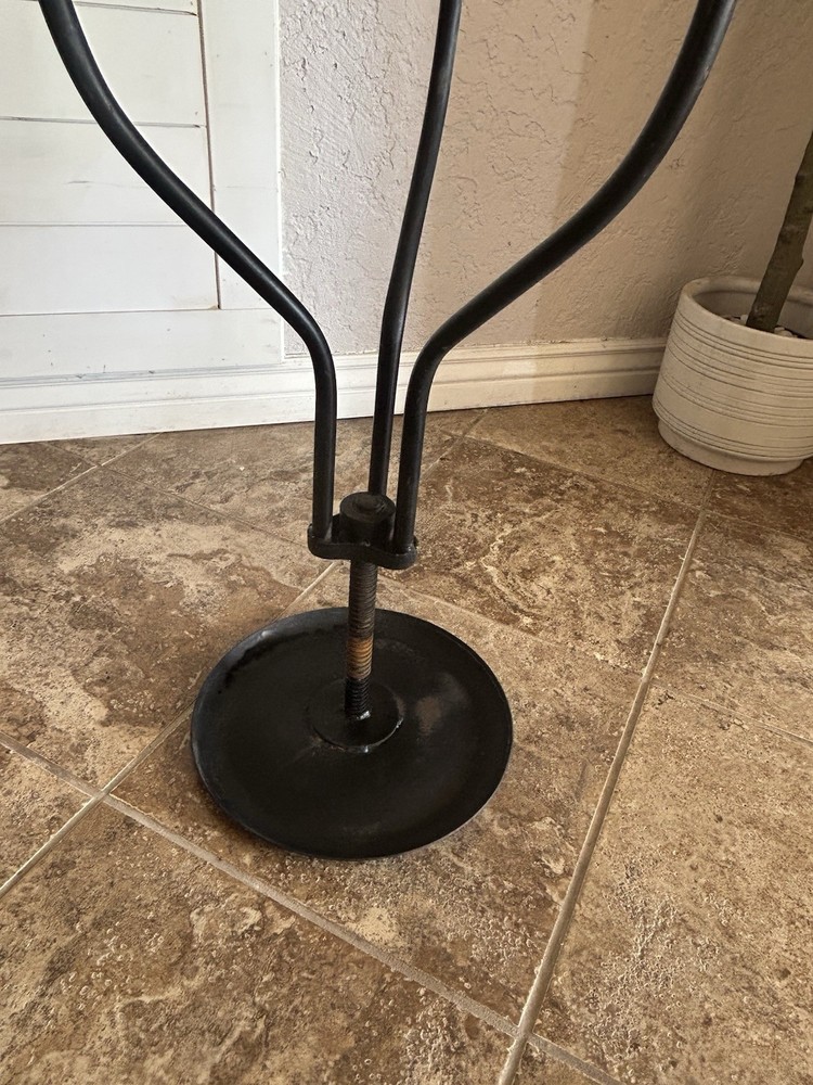 ADJUSTABLE THREE LEGGED SWIVEL FACTORY COUNTER HEIGHT STOOL