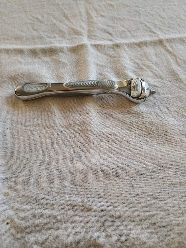 Pre Owned Gillette Proglide Fusion Razor Handle Silver