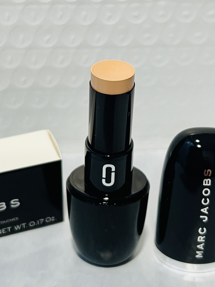 MARC JACOBS Accomplice Concealer & Touch-Up Stick 23 Light NIB