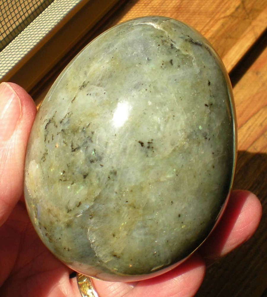 Labradorite Egg Carving Finland sc1075