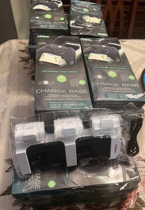 Nyko Charge Block Duo 2 Port Controller Charging Station + 2 Rechargeable XBOX