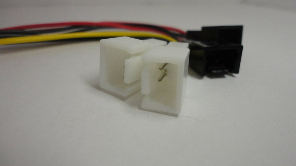 4 Pin Molex to 3 Pin Fan Power Supply Adapter Cable Computer Case Splitter Wire