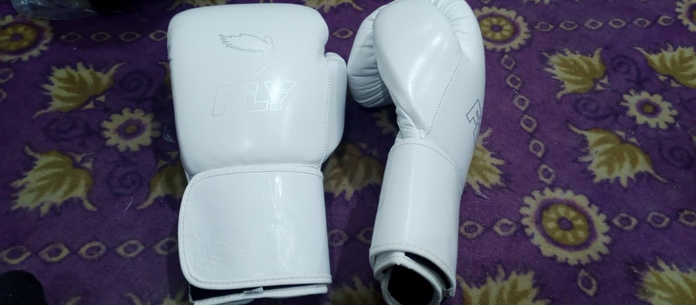 Customize real Cowhide Leather Fly boxing gloves 16oz withe colr Sparring trying