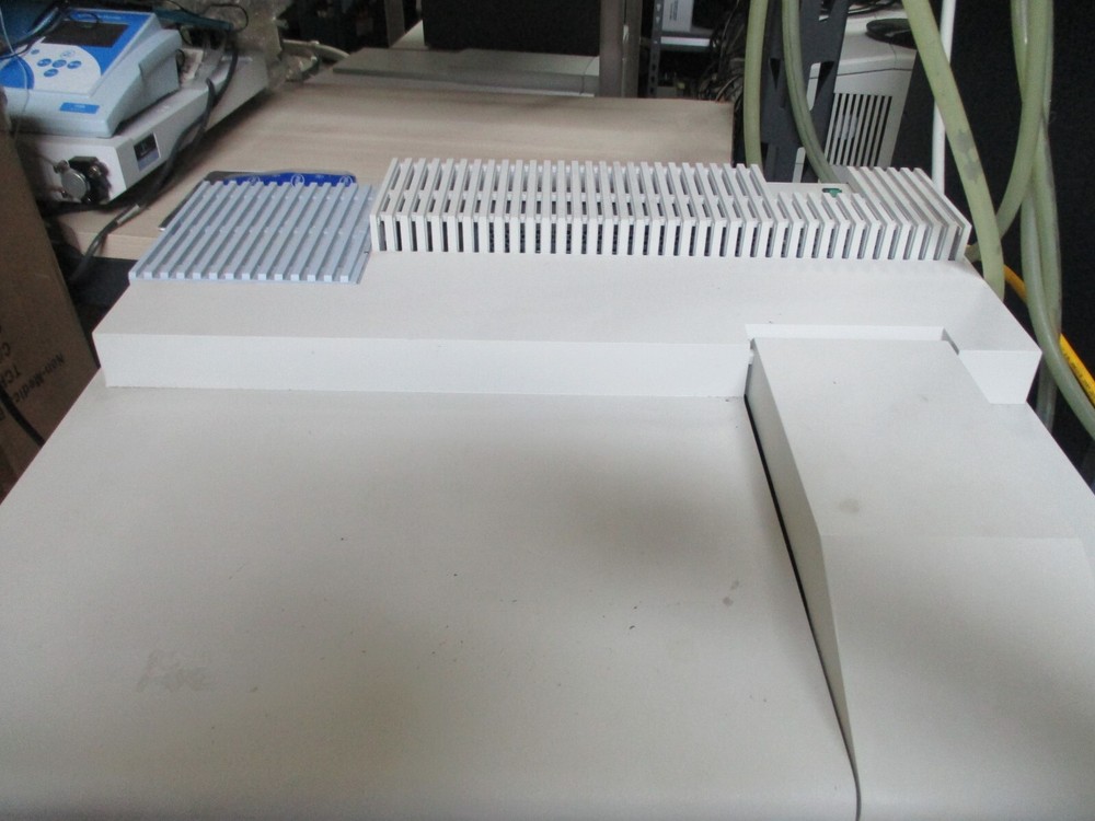 Perkin Elmer Lambda 25 UV/Vis Spectrometer