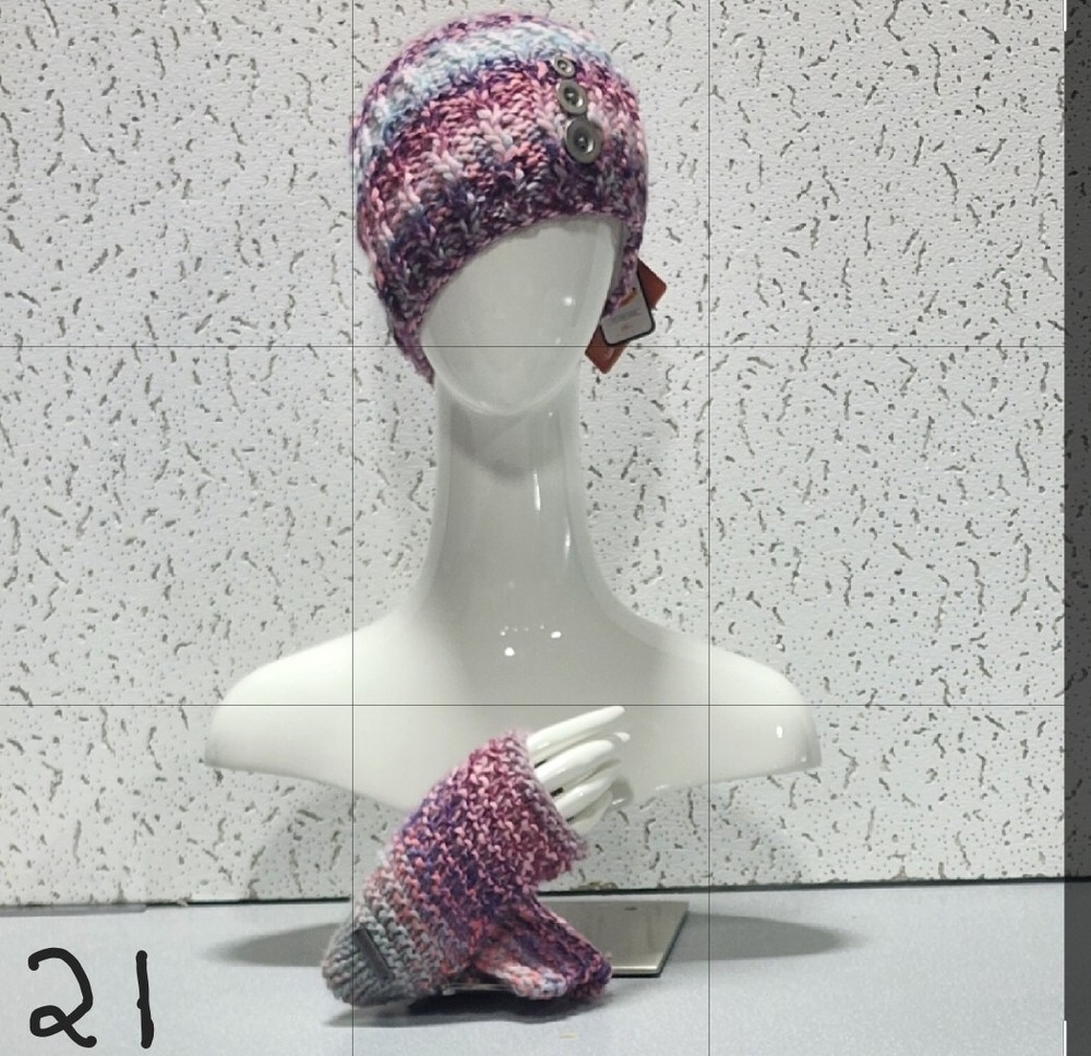 SCREAMER Set # 21: Mitts & Beanie     *New With Tags*