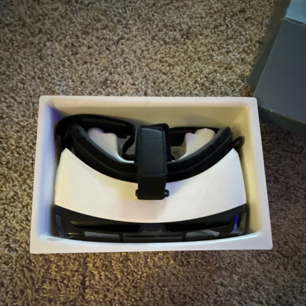 Samsung Gear VR Smartphone VR Headset White Black Compatible with Note5 S6