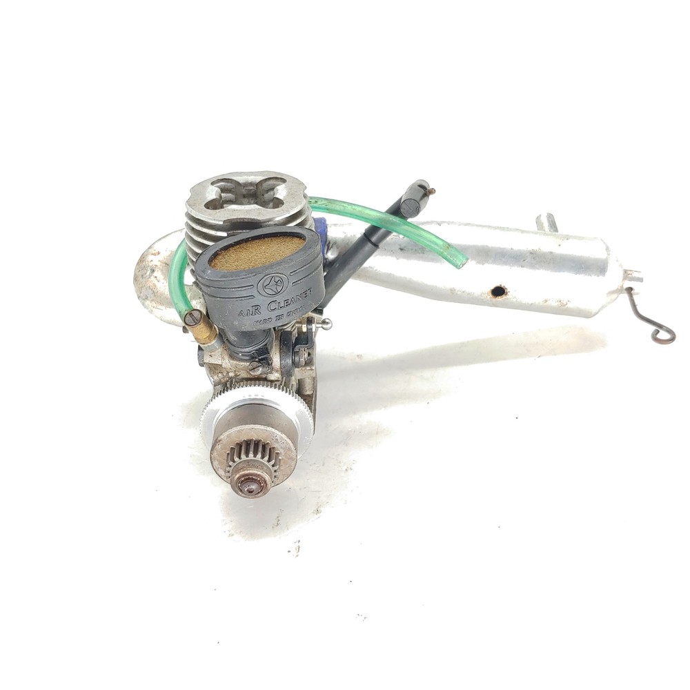 Vintage Team Associated .15 Nitro Engine w/ Pull-Start, Exaust Pipe, Mounts
