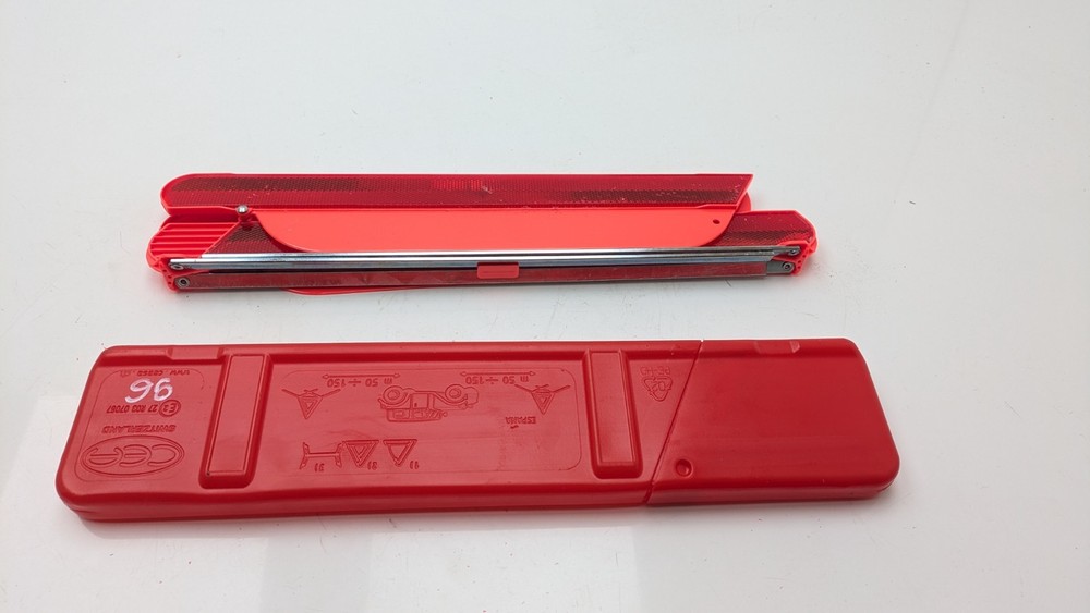 VOLVO XC60 MK1 EMERGENCY WARNING TRIANGLE 2014