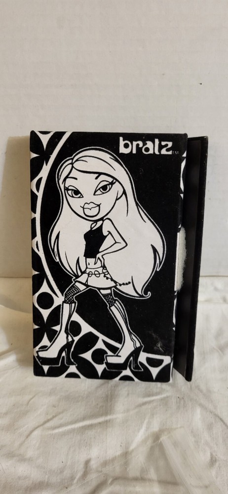 BRATZ BLACK WHITE VELOUR TRIFOLD NOTE PAD (2) NOTE PADS