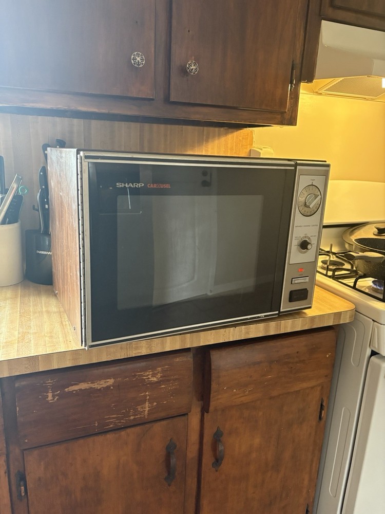 Sharp R-4624 Carousel Microwave Oven Countertop Woodgrain Timer Variable Control